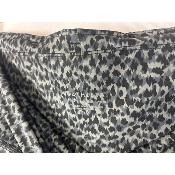 Athleta High Rise Shorts Womens Sz 1X Blue Grey Leopard Print Compression Sport - Picture 3 of 6